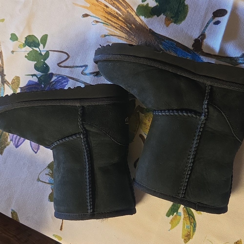UGG Kids Black Boots - Picture 3 of 5
